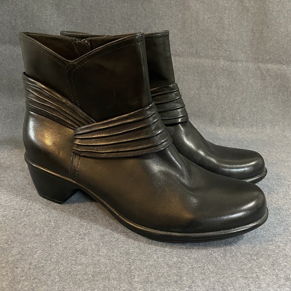 Clarks Bendable Women's 9.5 M Black Leather Comfort Ankle Chelsea Zipper Booties - Picture 1 of 12